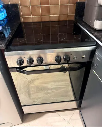Free Used Electric Ceramic Hob Oven (Built-in) - Good Working Condition