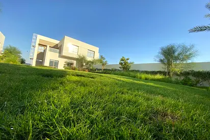 5BR Twin Villa-Corner-Large Landscaped Garden-phase 1