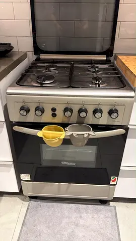 Gas cooker with oven - 4 burners, good working condition