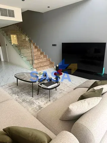 Furnished Townhouse | Private Garden