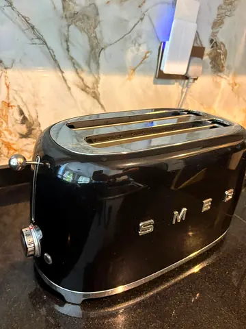 SMEG 4 Slice Black Toaster (2 Months Old)