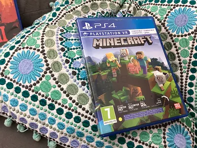 Minecraft (PS4) physical copy - excellent condition