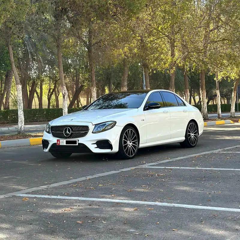 Mercedes-Benz E-Class 2017 — photo 1 of 5