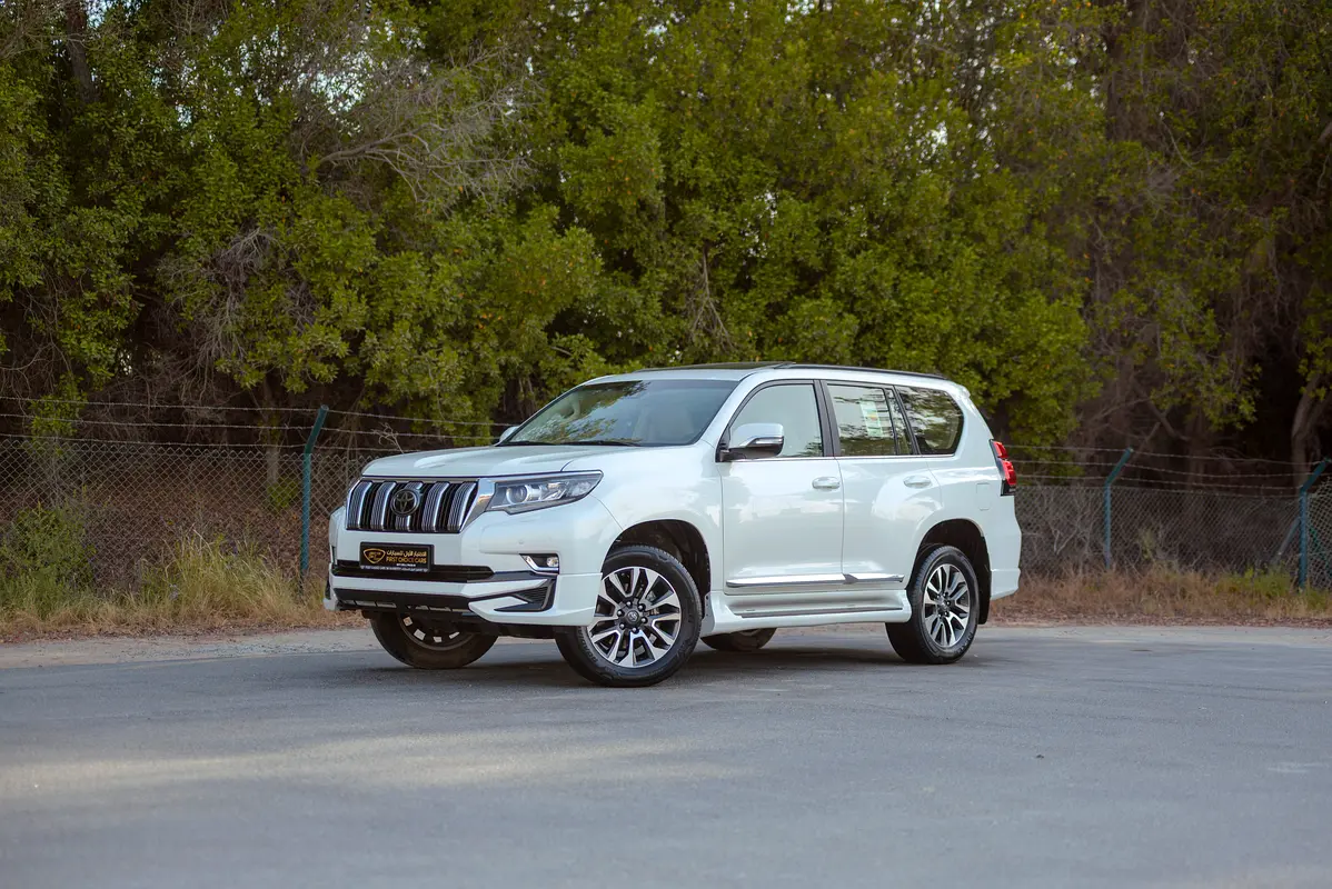 Toyota Prado 2023 — photo 1 of 18