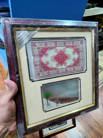 Framed Middle Eastern Decorative Persian Carpet with 7 sands 28*30cm