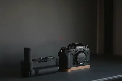 Fujifilm X-T4 body with battery grip
