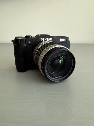 Pentax Q10 mirrorless camera with lens - great working condition - ad includes unedited photos taken