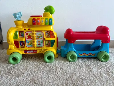V tech push and ride train