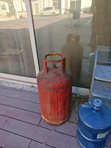 Gas cylinder 22 kg big 2 numbers