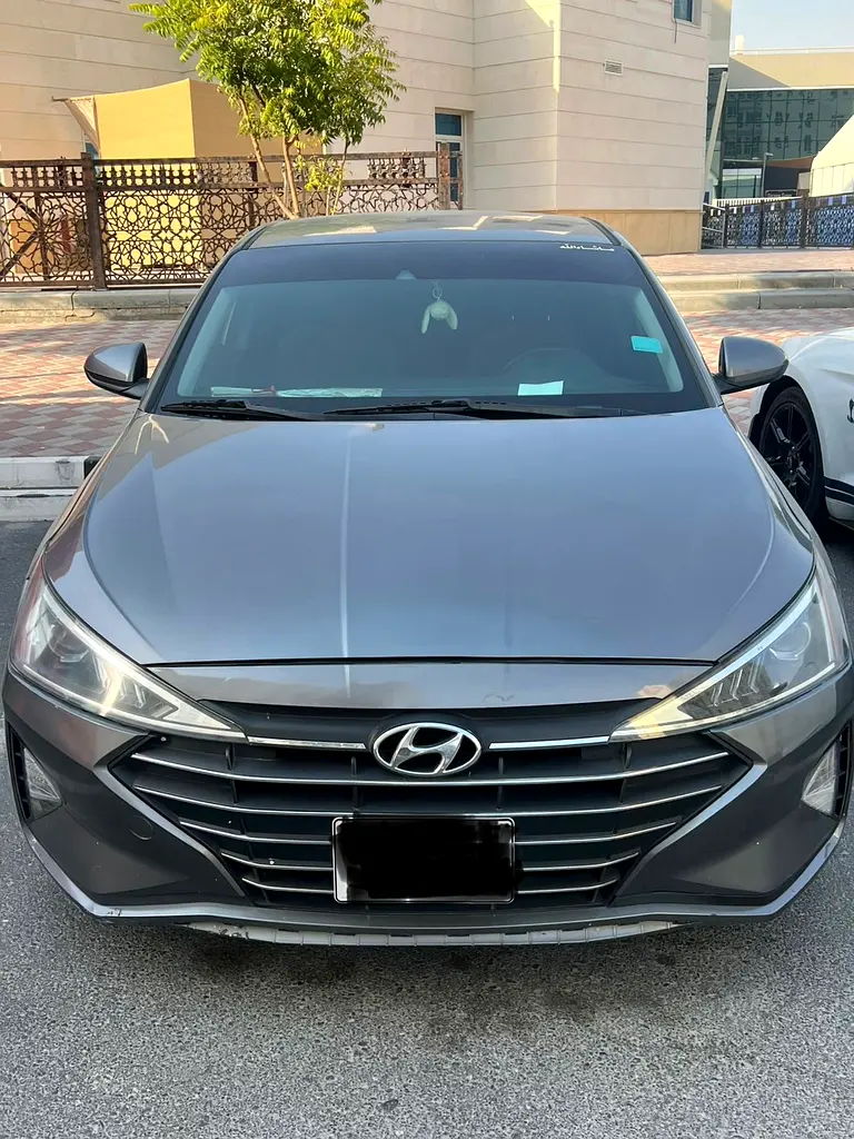 Hyundai Elantra 2020 — photo 1 of 7