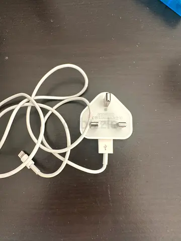 Apple charger original avlb Khalifa City