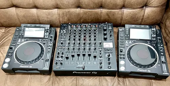 Pioneer mixer V10