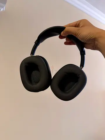 Apple Over-ear Bluetooth Headphones in Good Condition