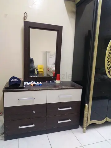 Wooden Dresser with Mirror - 6 Drawers