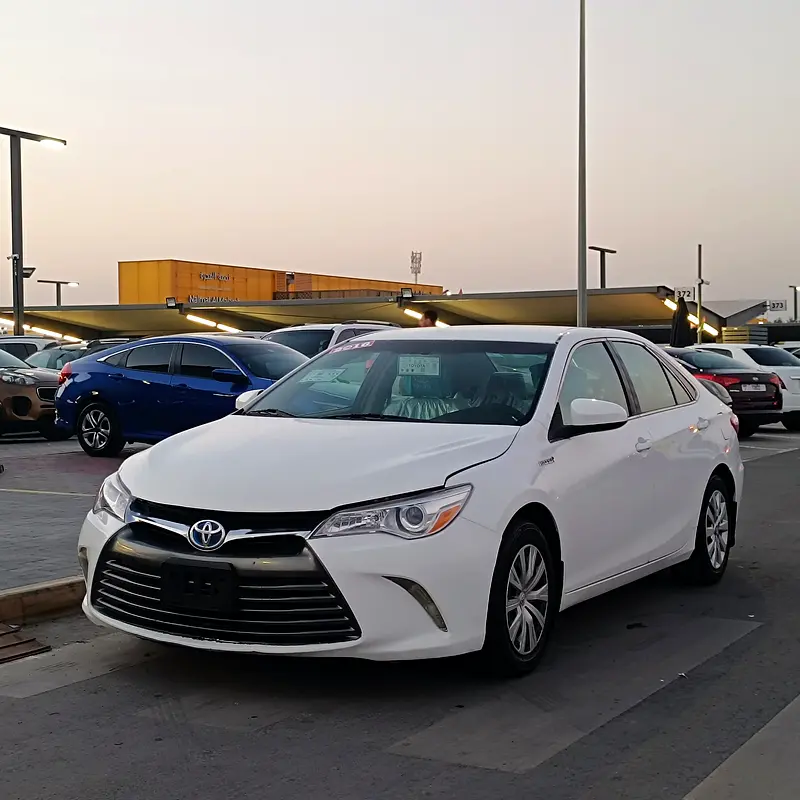Toyota Camry 2016 — photo 1 of 15