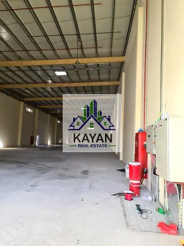Corner industrial warehouse 16,500 sqft, 400 KVA power, 10m height with staff rooms.
