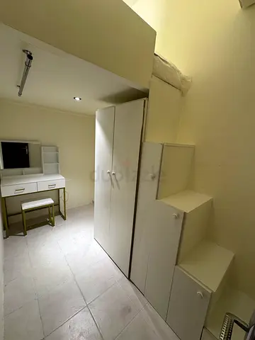 Couple Loft Partision Near Gardens Metro