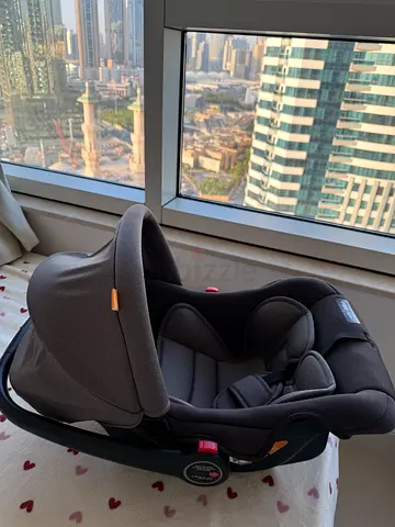 Very lightly used baby carrier in excellent condition. Clean, no stains, and like new. Comfortable a