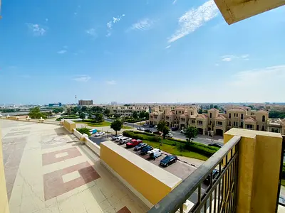 Community View | Spacious 2BR | 3 Bathrooms | RB4