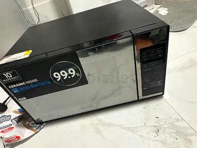 Samsung Countertop Microwave - 99.9% Anti-Bacterial Ceramic Interior, Good Condition
