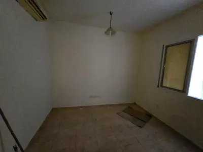استوديو بمساحه  واسعه تشطيب حديث ومطبخ شبه منفصل تكييف اسبليت وغاز مركزى