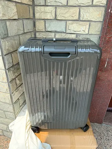 RIMOWA Essential suitcase