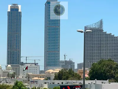 شقه غرفتين وصاله مساحات واسعه بلكون اطلاله مفتوحه  خزائن بالحائط تكييف مركزي غرفه ماستر صيانه مجانيه  قريب ع حديقه الصفيه