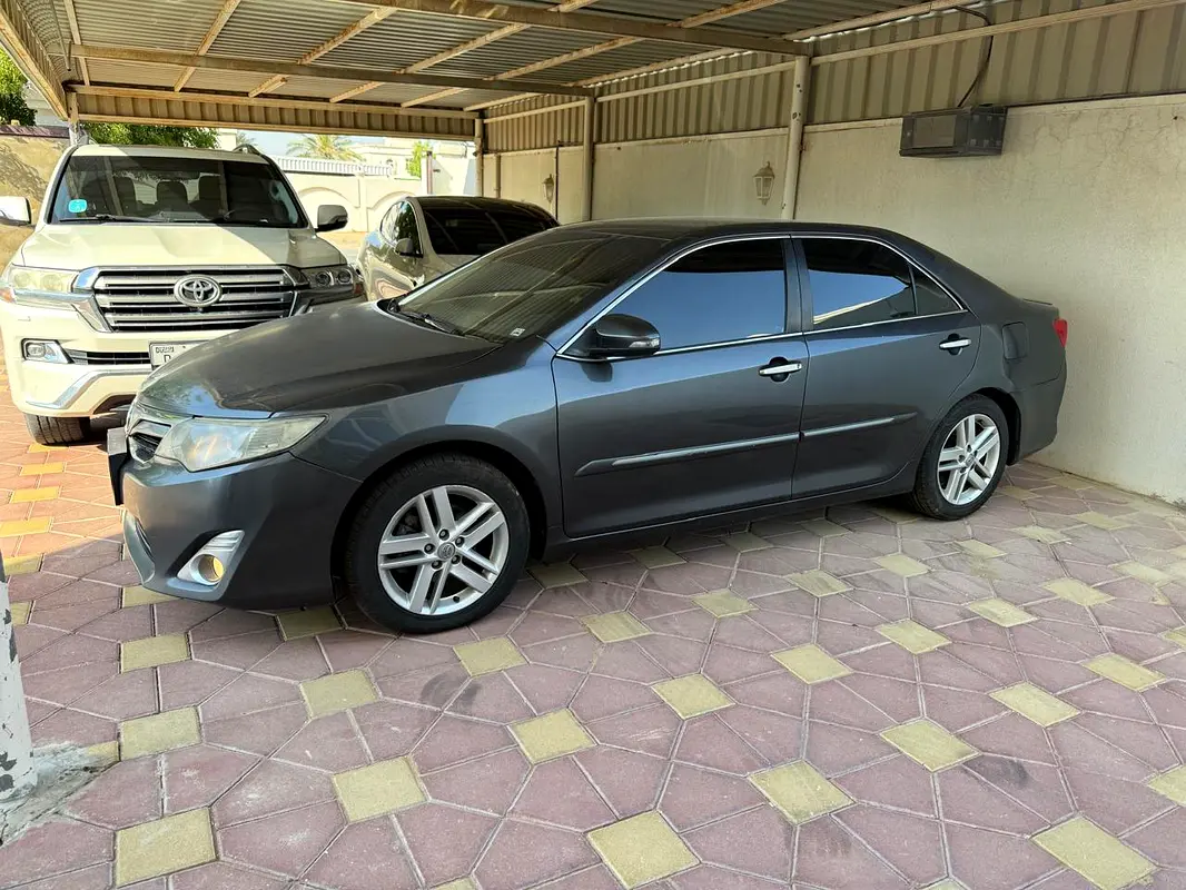 Toyota Camry 2015 — photo 1 of 6