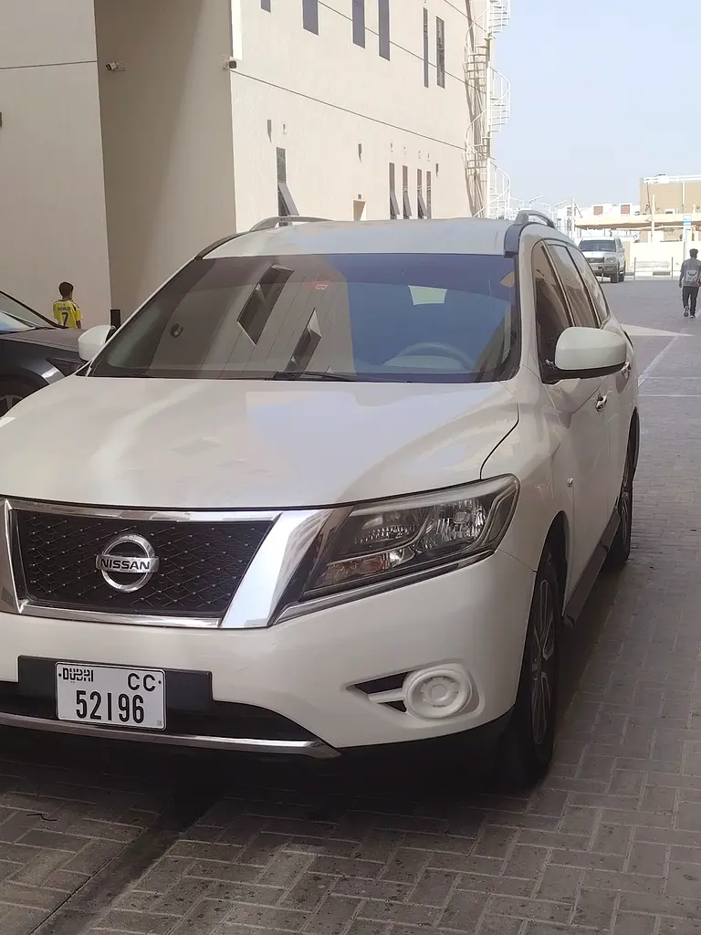 Nissan Pathfinder 2015 — photo 1 of 13
