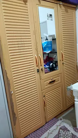 Wooden wardrobe / clothes cupboard (almirah)