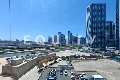 4 Parking Spaces | 4 Washrooms | Bare Unit