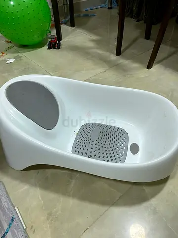 Bath tub