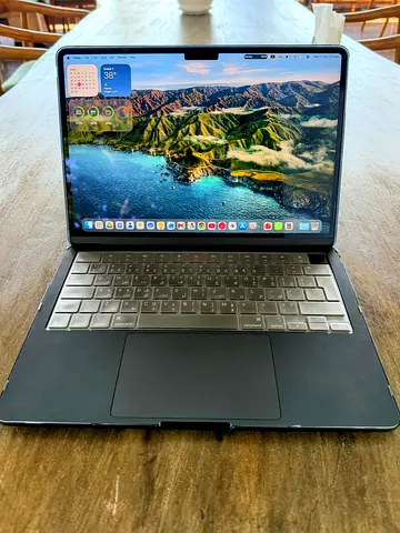 Apple 2025 MacBook Air (13-inch, Apple M4 chip with 10-core CPU and 10-core GPU, 16GB Unified Memory
