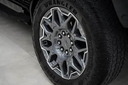 صورة 19 لـ 2024 GMC HUMMER