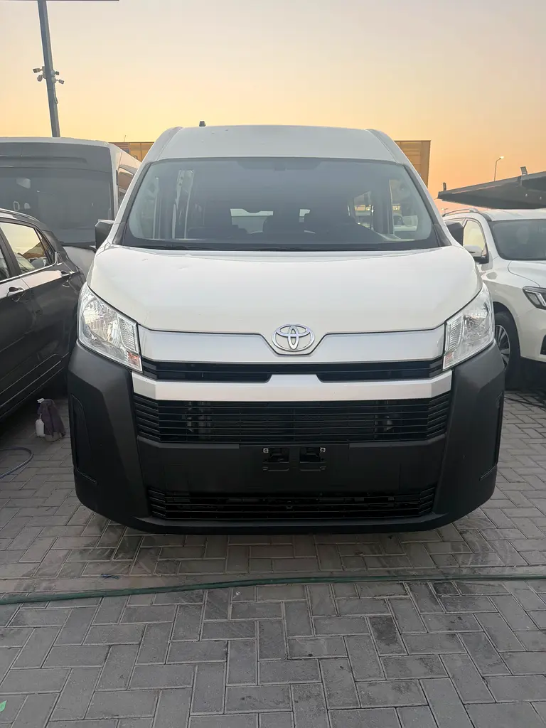 Toyota Hiace 2021 — photo 1 of 13
