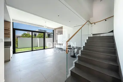 Corner | Scenic Park View | Upgraded Townhouse
