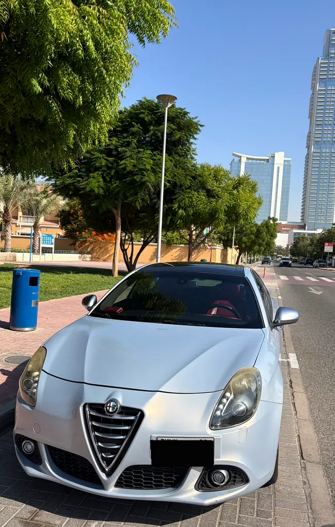 Alfa Romeo GIULIETTA 2014 — photo 1 of 2