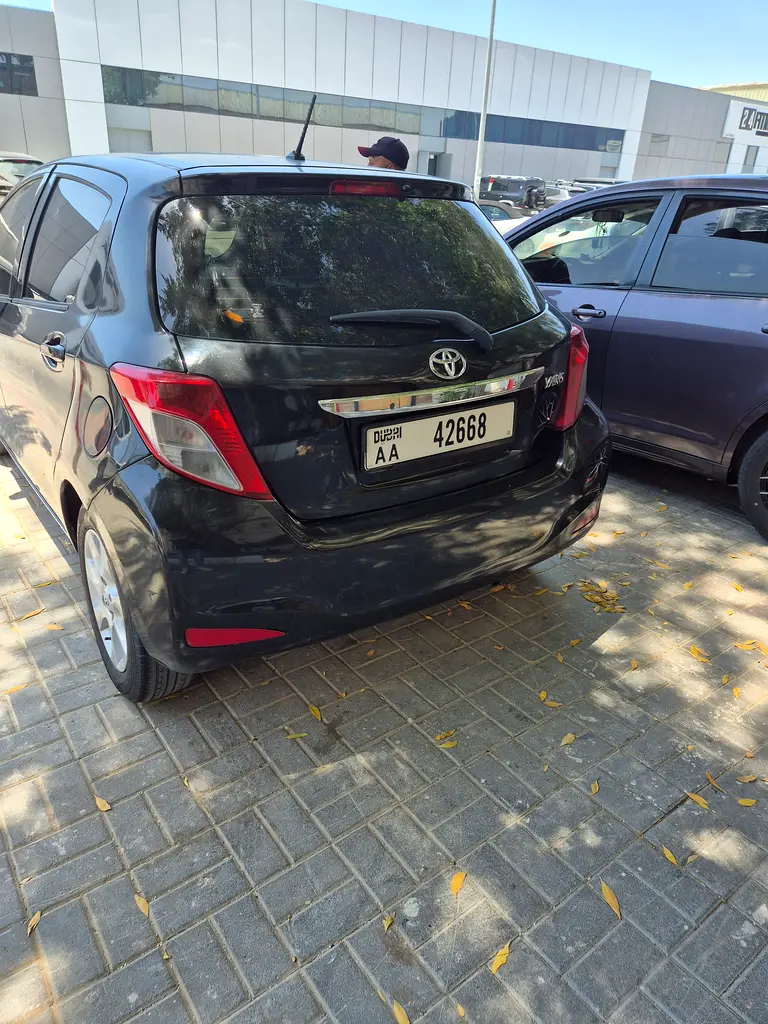 Toyota Yaris 2013 — photo 1 of 11