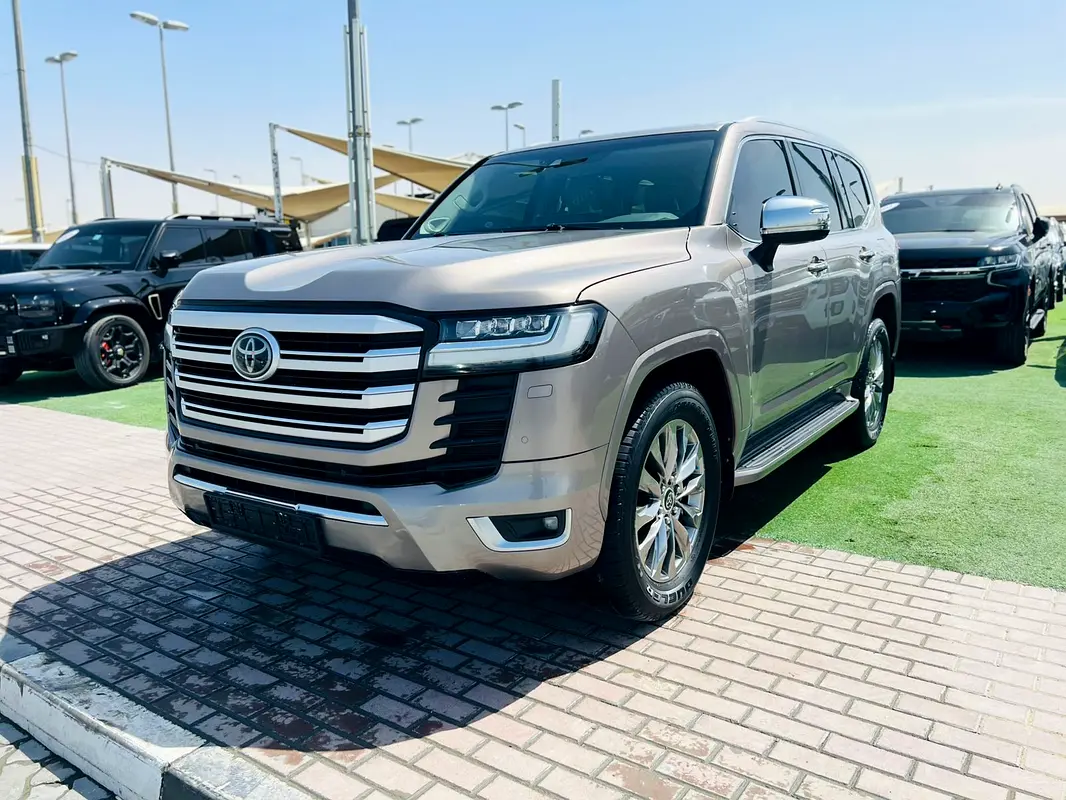 Toyota Land Cruiser 2022 — photo 1 of 18