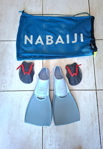 Speedo swim fins and hand paddles set with mesh bag - used
