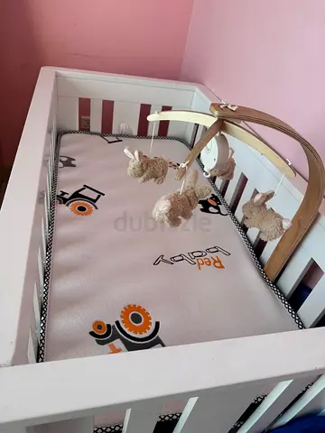 White Wooden Baby Crib with brand new mattress - Excellent Condition