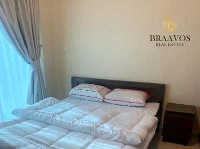 SPACIOUS | NEXT TO METRO | LAKE VIEW