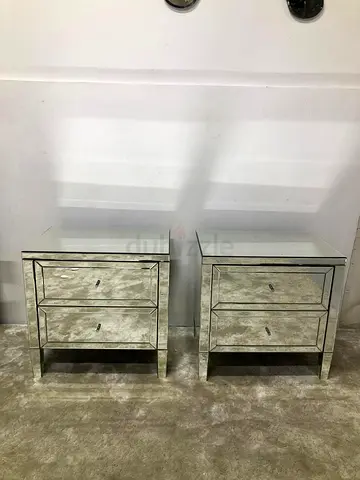 Kiwin bedsides table clear