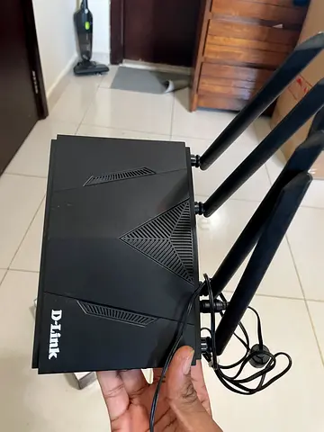 D-Link Wireless Router with 4 External Antennas - Good Working Condition