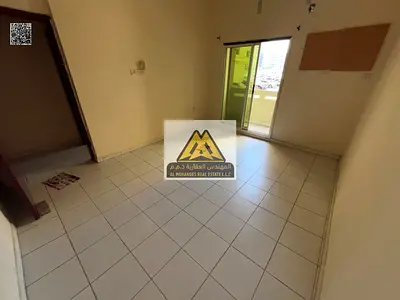 للإيجار شقة غرفتين وصالة بالنعيمية 2 مساحة كبيرة بدون تكييف 27 ألف 4 دفعات صيانة مجانية موقع مميز شارع الكويت قرب الخدمات.