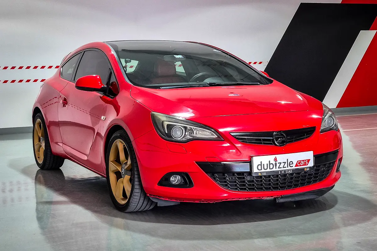 Opel Astra 2015 — photo 1 of 14