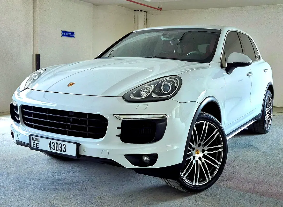 Porsche Cayenne 2015 — photo 1 of 14