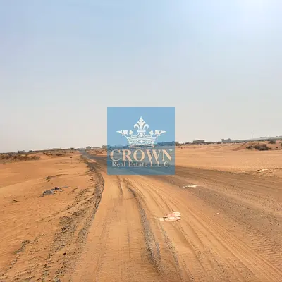 أرض صناعية رائعة على زاوية طريق 60 متر بمساحة (58124) قدم مربع مع تصريح لبناء طابق أرضي + ميزة + طابقين في المنطقة الصناعية الحديثة بالإمارات أم القيو