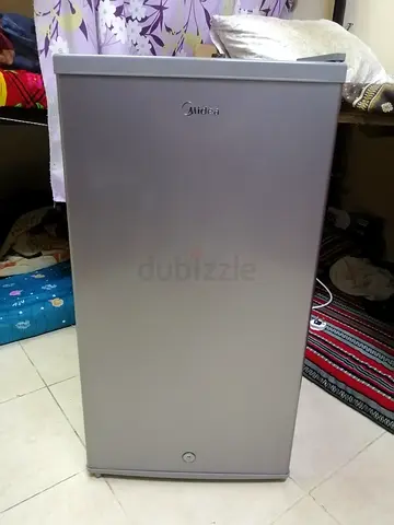 Midea single-door refrigerator in good working condition look like new for Sale