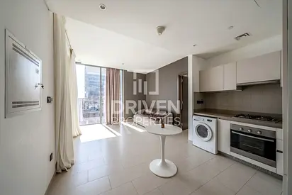 Downtown Views | Open and Bright | High Floor